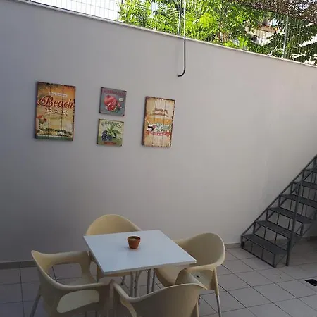 Dipson's At Gazi Atény